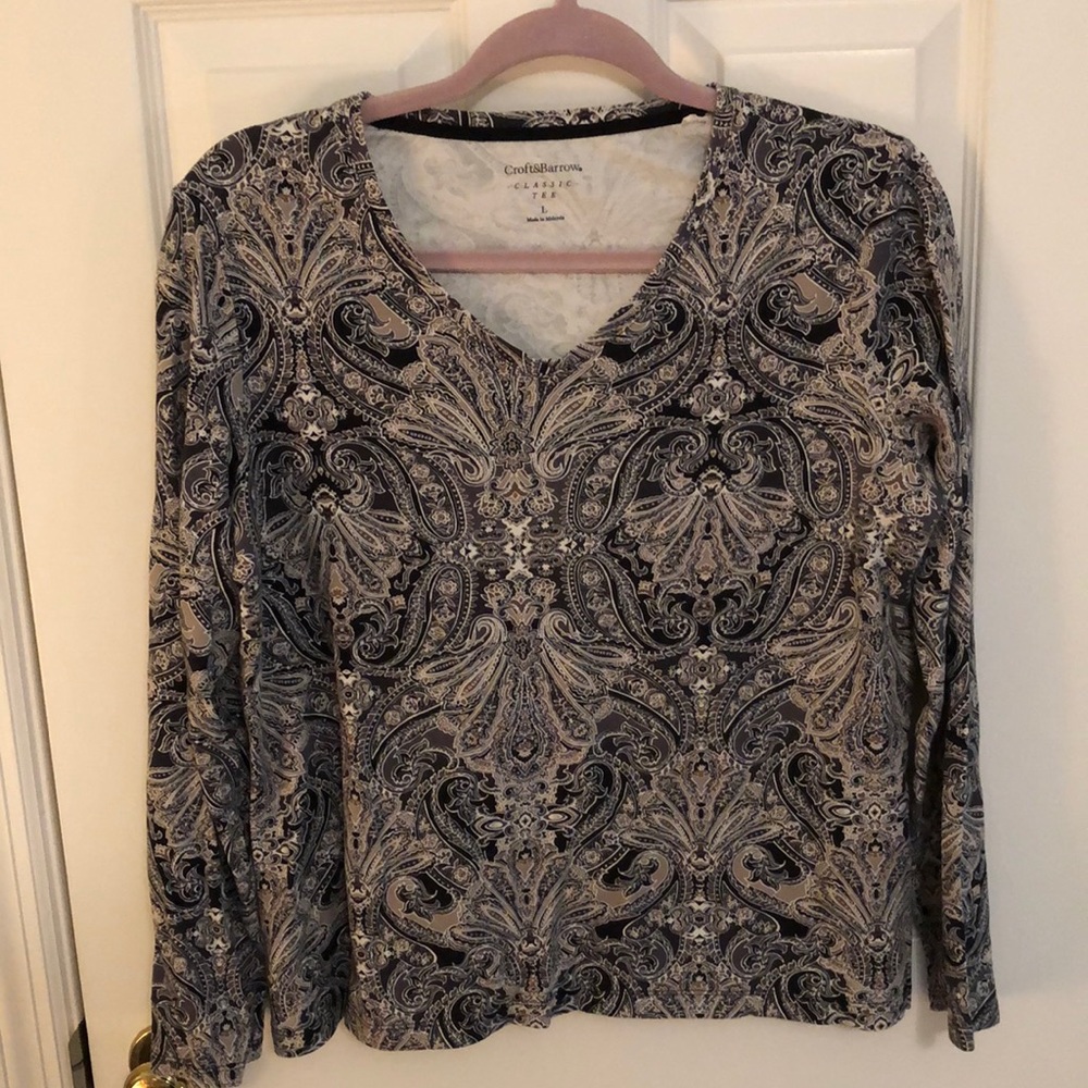 Long-Sleeved All-Cotton V-Neck Tee in Large from Croft&Barrow.  Rich Paisley.